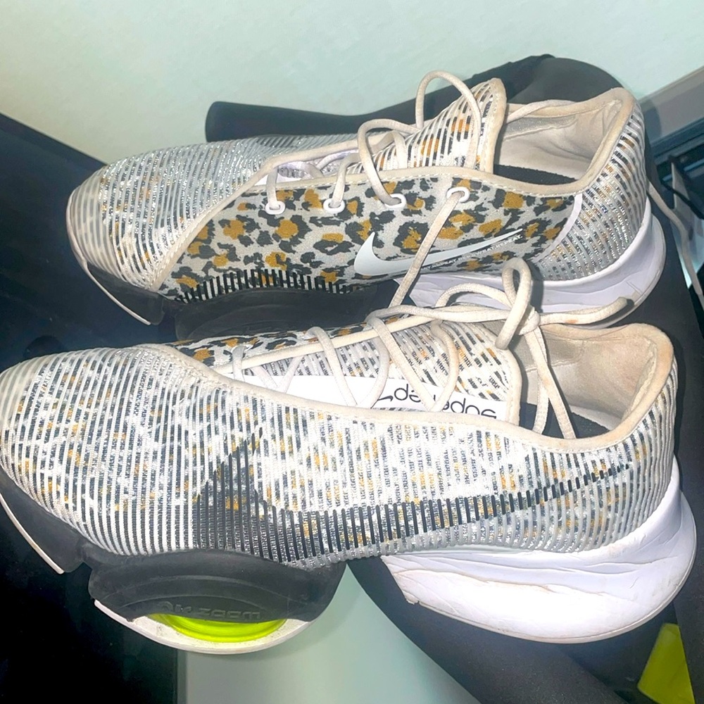 Nike training/running shoe!  Sz 9